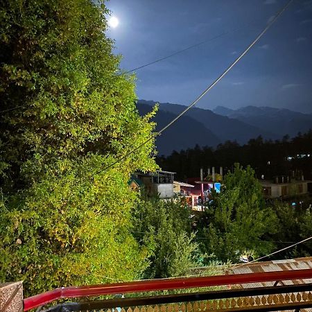 Attic Monkey Cafe & Rooms Manali  Exterior photo