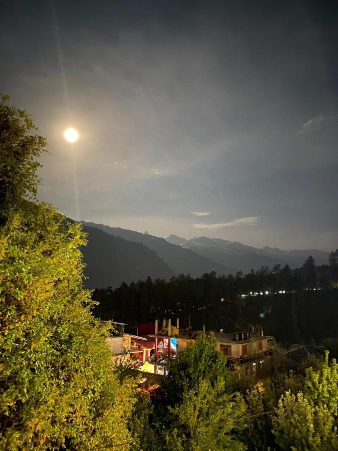 Attic Monkey Cafe & Rooms Manali  Exterior photo