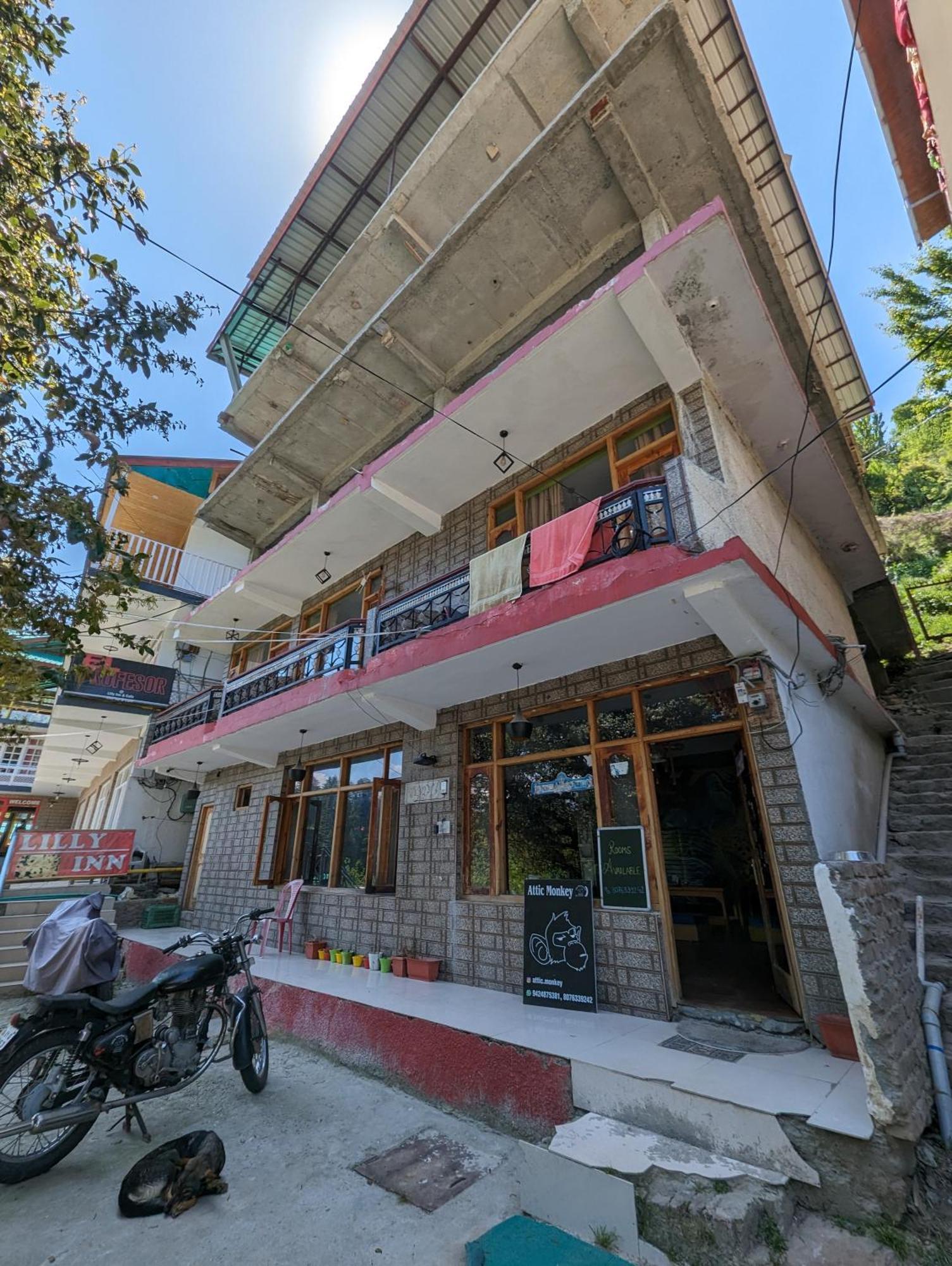 Attic Monkey Cafe & Rooms Manali  Exterior photo